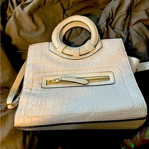 White no name bag cute with rounded handles